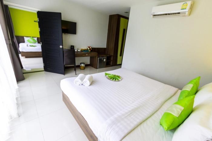 Dipantai Boutique Beach Resort Patong Exteriör bild