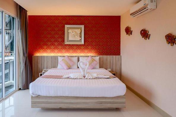 Dipantai Boutique Beach Resort Patong Exteriör bild