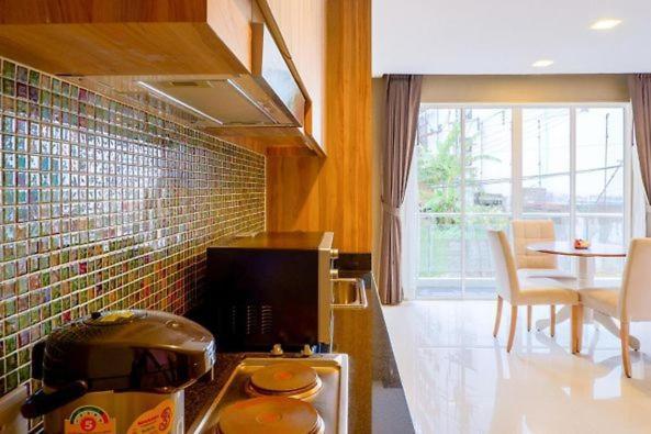 Dipantai Boutique Beach Resort Patong Exteriör bild