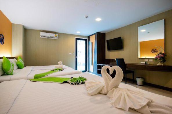 Dipantai Boutique Beach Resort Patong Exteriör bild