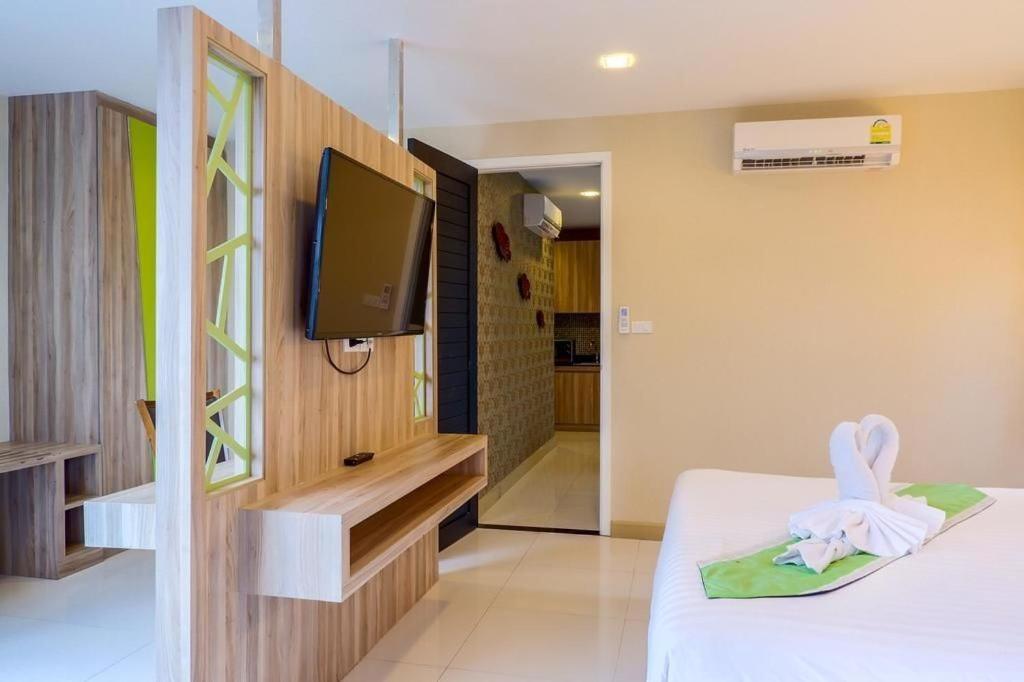 Dipantai Boutique Beach Resort Patong Exteriör bild