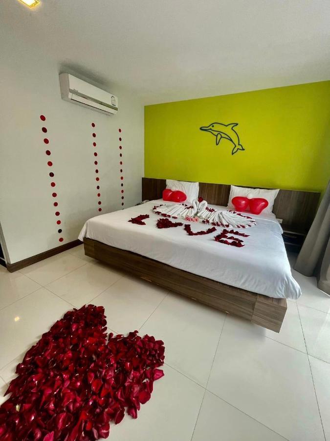 Dipantai Boutique Beach Resort Patong Exteriör bild