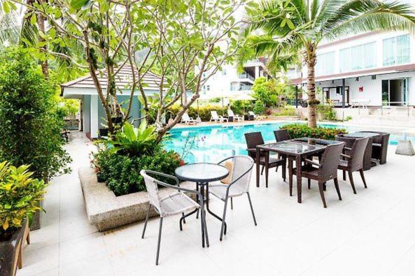Dipantai Boutique Beach Resort Patong Exteriör bild