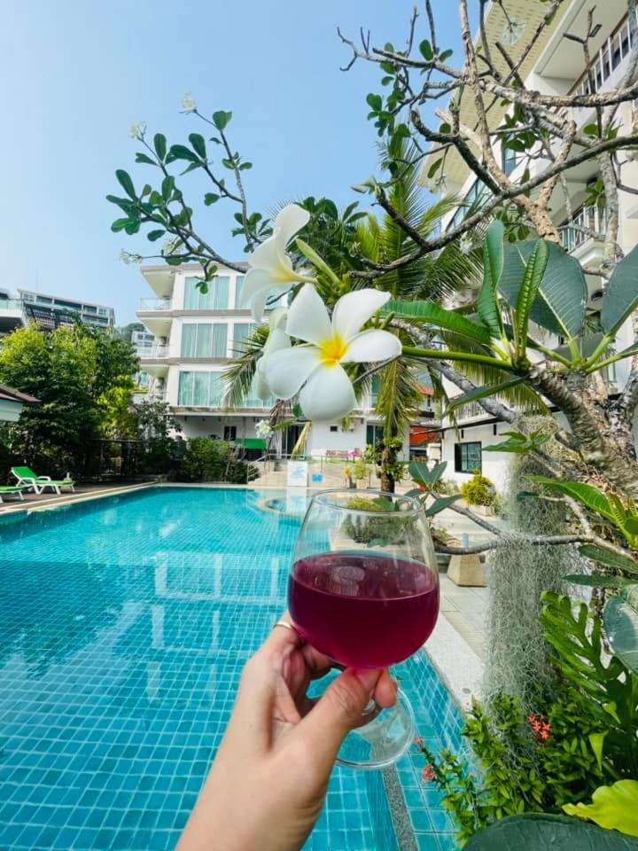 Dipantai Boutique Beach Resort Patong Exteriör bild
