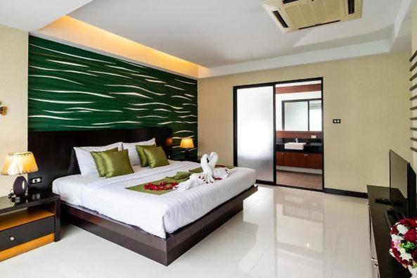Dipantai Boutique Beach Resort Patong Exteriör bild