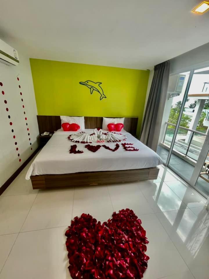 Dipantai Boutique Beach Resort Patong Exteriör bild