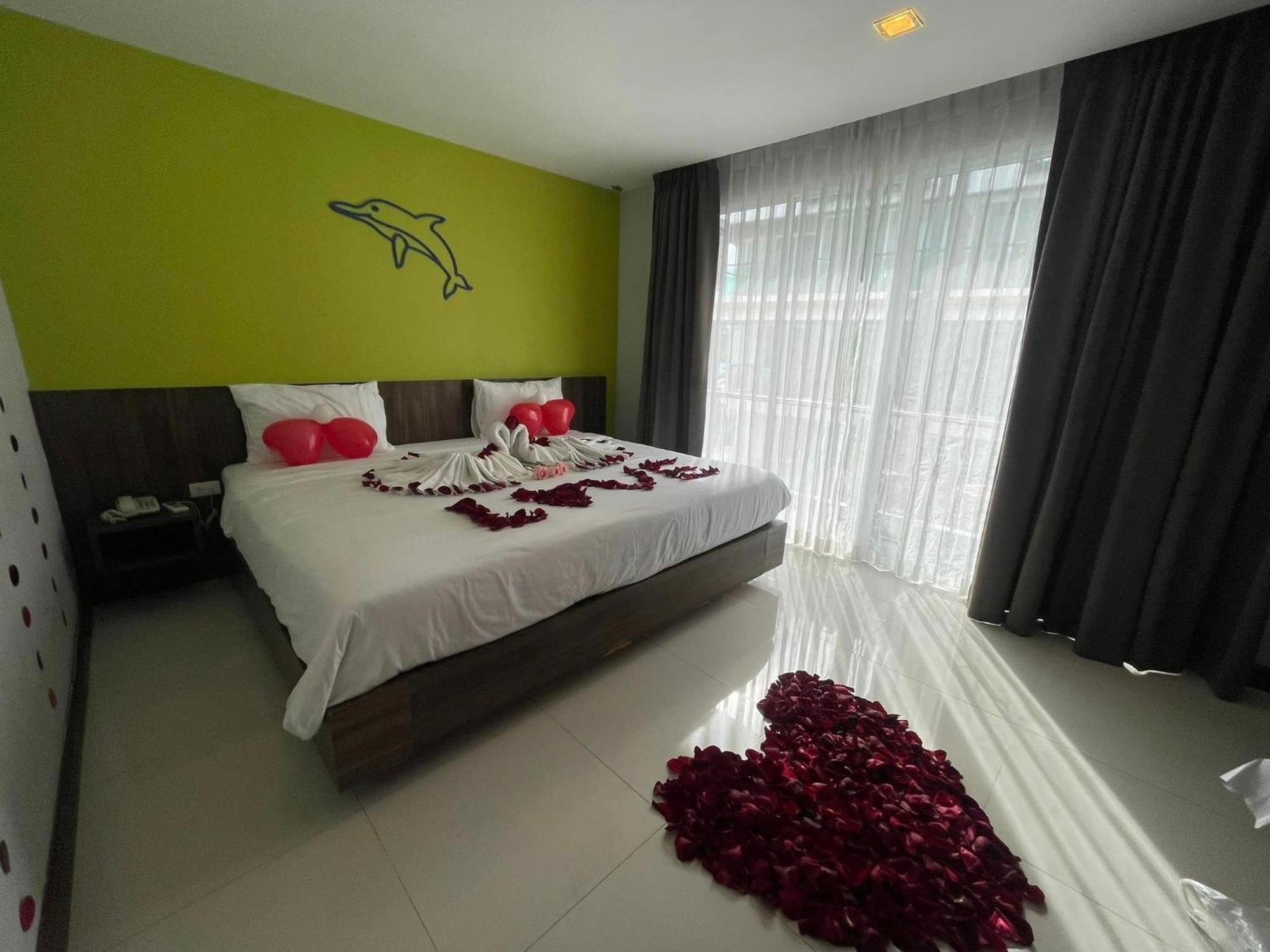 Dipantai Boutique Beach Resort Patong Exteriör bild